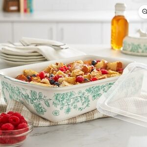 The Pioneer Woman Agatha Green Floral Baking 9 X 13" Dish with Lid